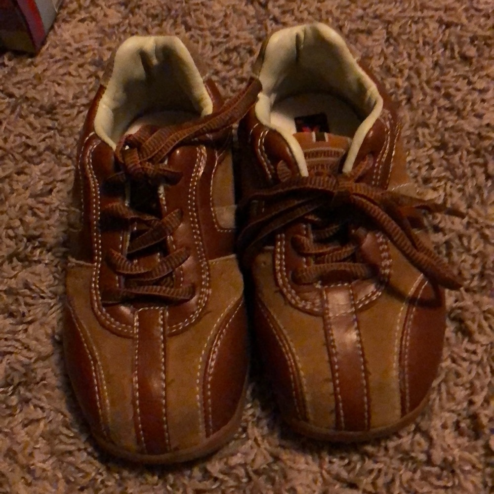 Perry Ellis infant size 8 Tan dress shoe